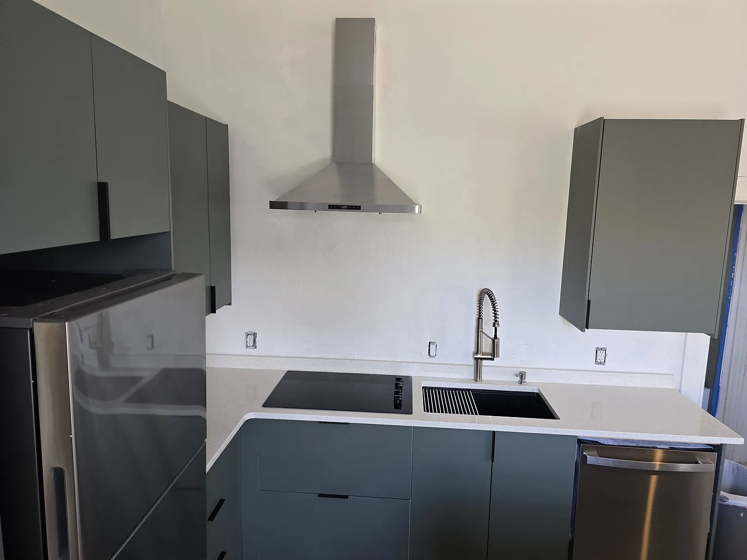 2 bed, 1.5 bath, 1005 sqft, $2,400 — Photo 4