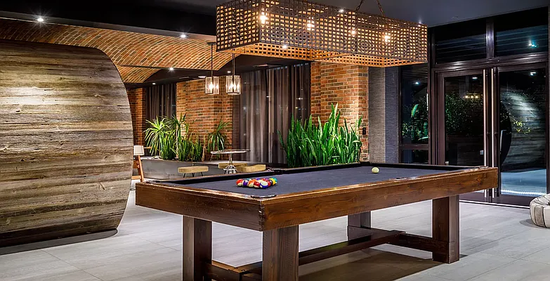 Rented by The KCI Group | media 80