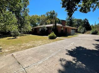 395 Veterans Dr, Huntingdon, TN 38344