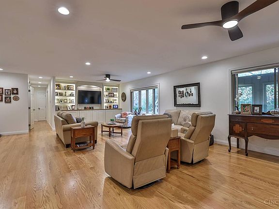 5th image of 5784 Valley Forge Dr