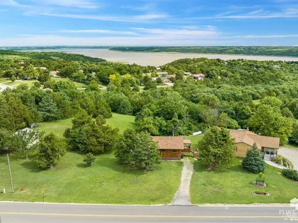 7204 Hi View Dr, Manhattan, KS 66503