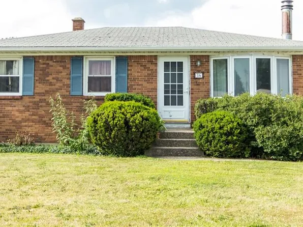 36 Della Dr, Lackawanna, NY 14218