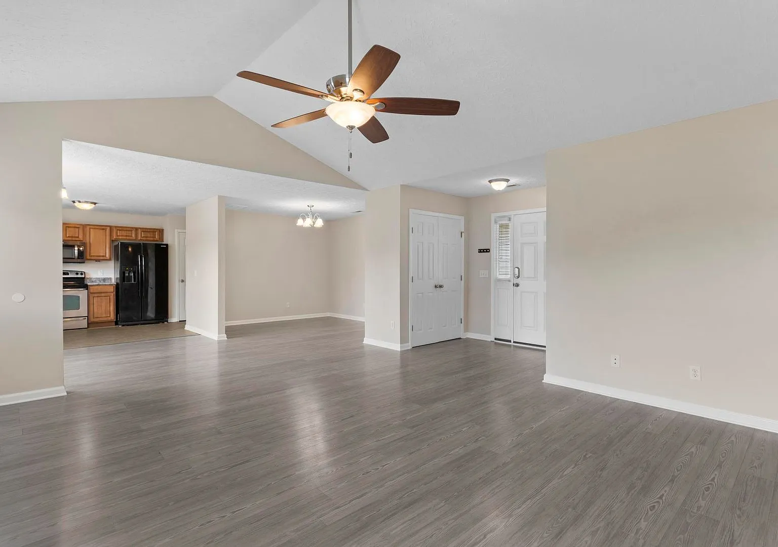 Corner House with Fenced Back Yard Available! — Photo 2