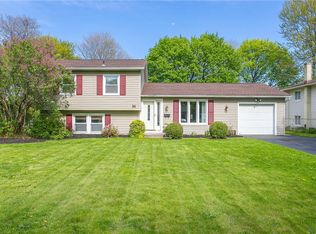 34 Sandstone Dr, Rochester, NY 14616