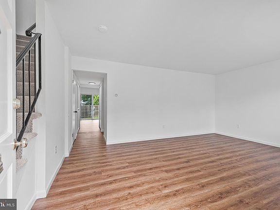 3rd image of 13004 Midsummer Ln