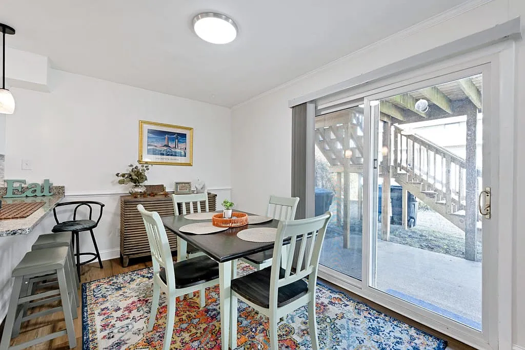 2 bed, 2520 sqft, $3,300 — Photo 4