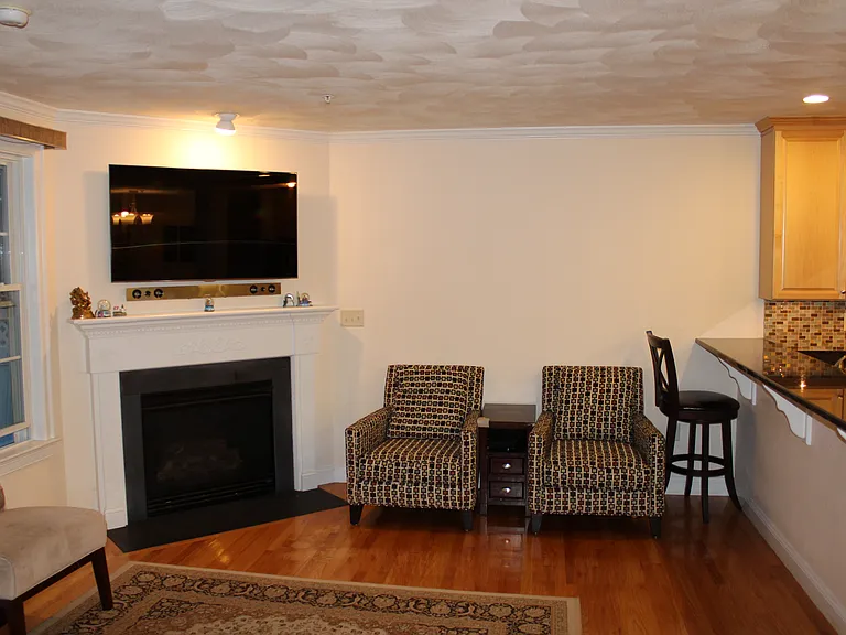 360 A Charles St #4 — Photo 4