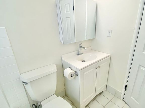 4th image of 1005 N Orange Grove Ave APT 8