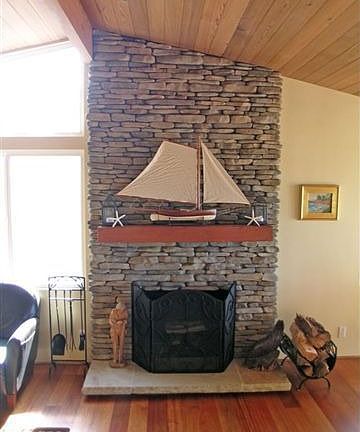 Fireplace in Living Rm
