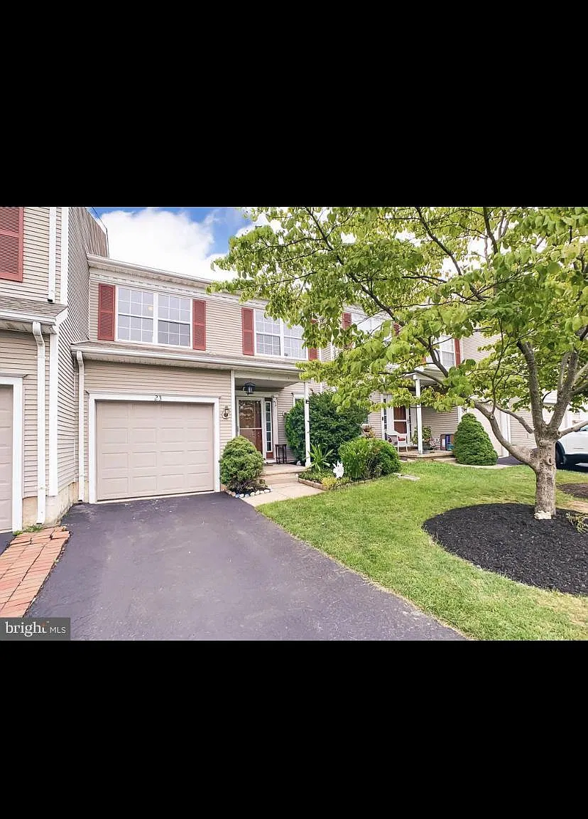 3 bed, 2.5 bath, 1676 sqft, $3,300 — Photo 1