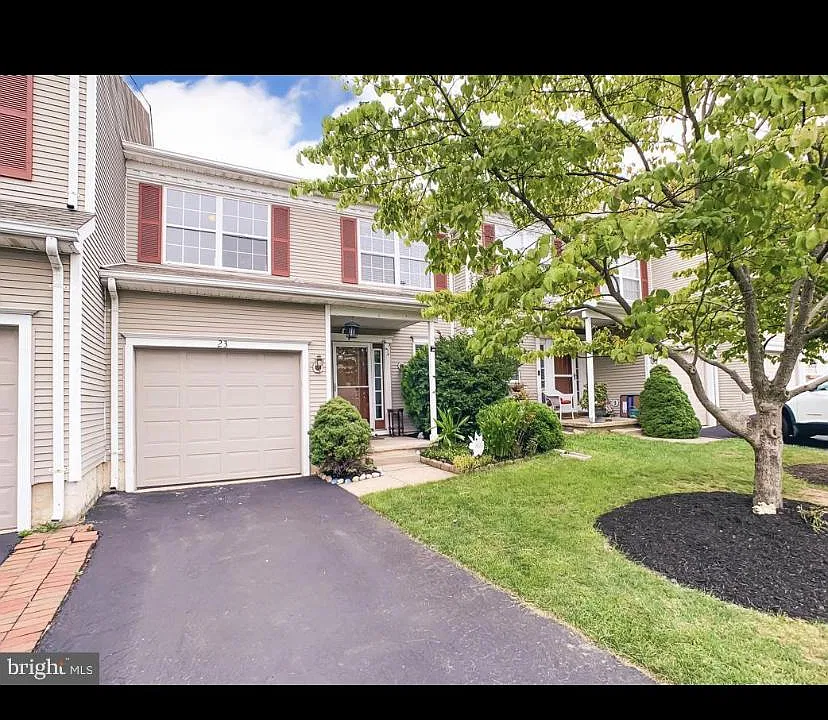 23 Honey Locust Ln