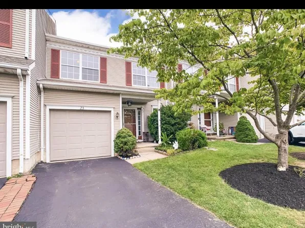 23 Honey Locust Ln, Newtown, PA 18940