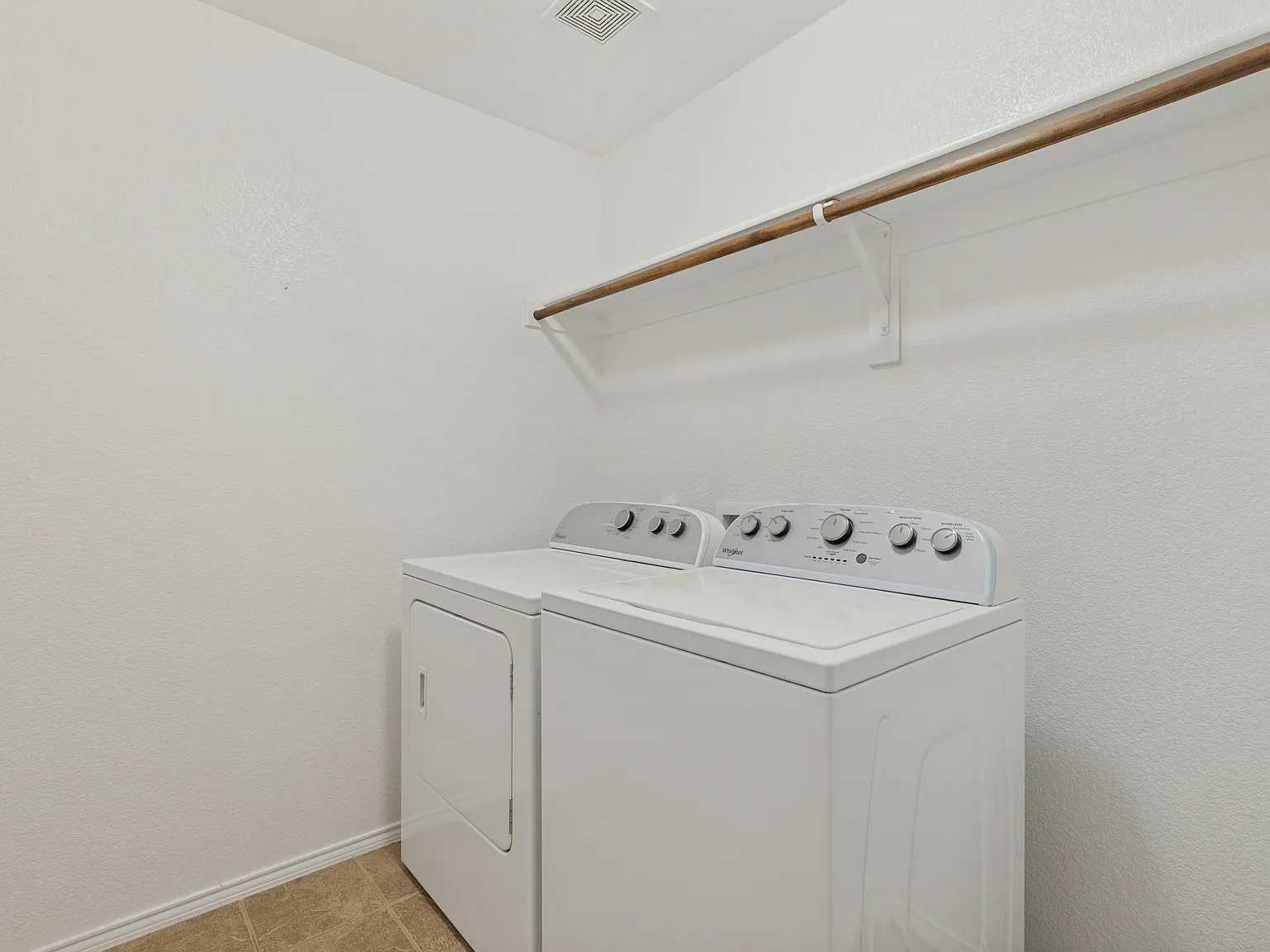 4 bed, 2.5 bath, 3062 sqft, $2,800 — Photo 3