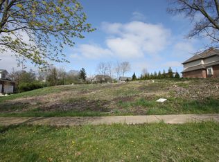 9250 Forest Edge Dr, Burr Ridge, IL 60527