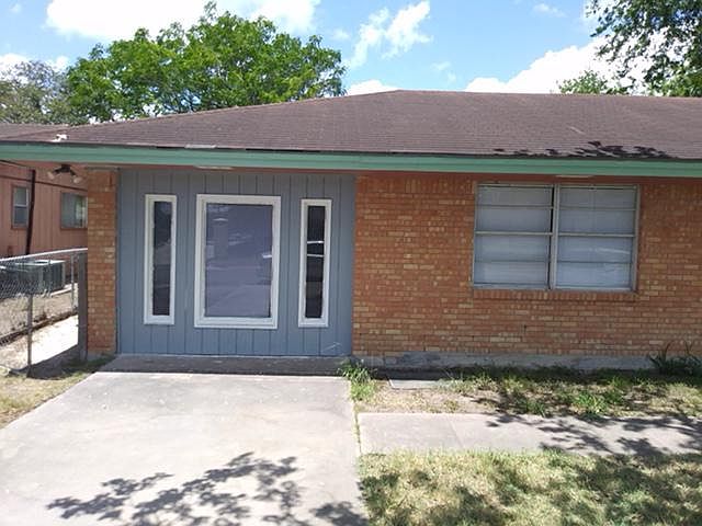 1st image of 928 W Avenue F