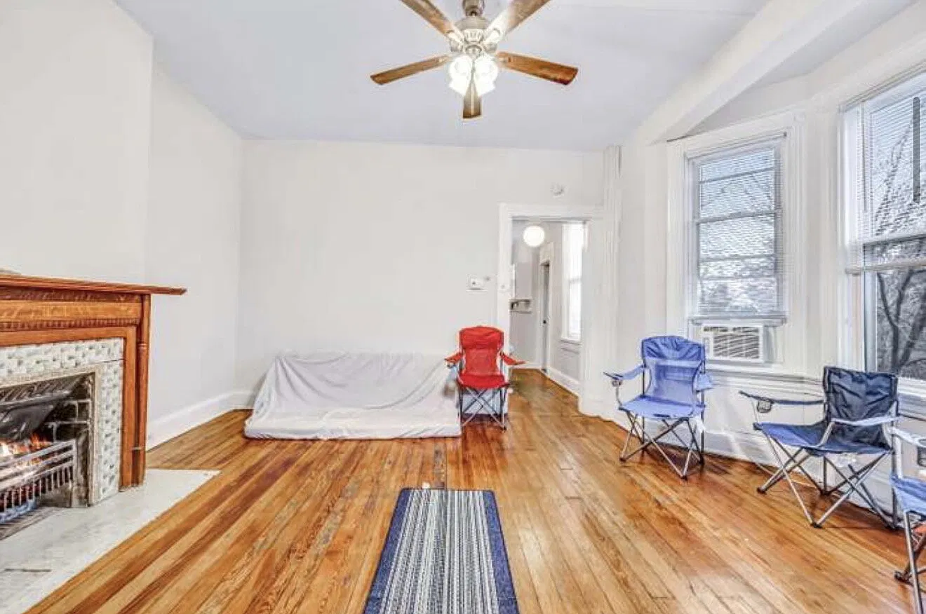 5 bed, 2.0 bath, 1950 sqft, $3,075 — Photo 2