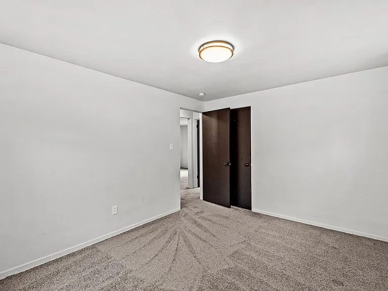 Lindberg Apartments — Photo 9