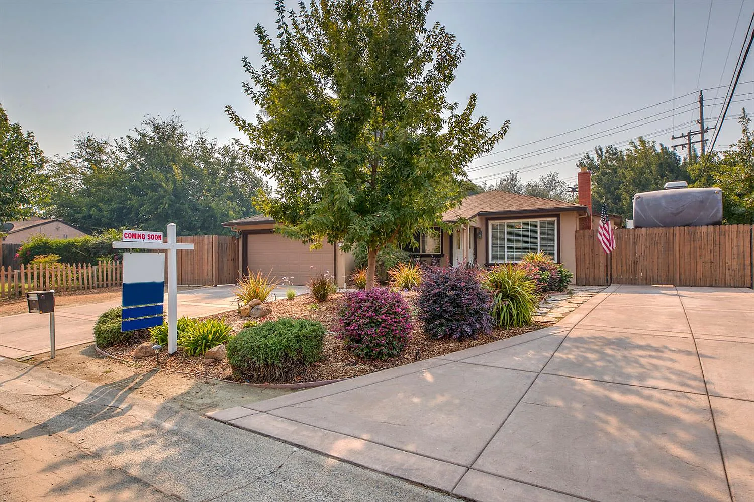 7105 Goodyear Dr photo 1