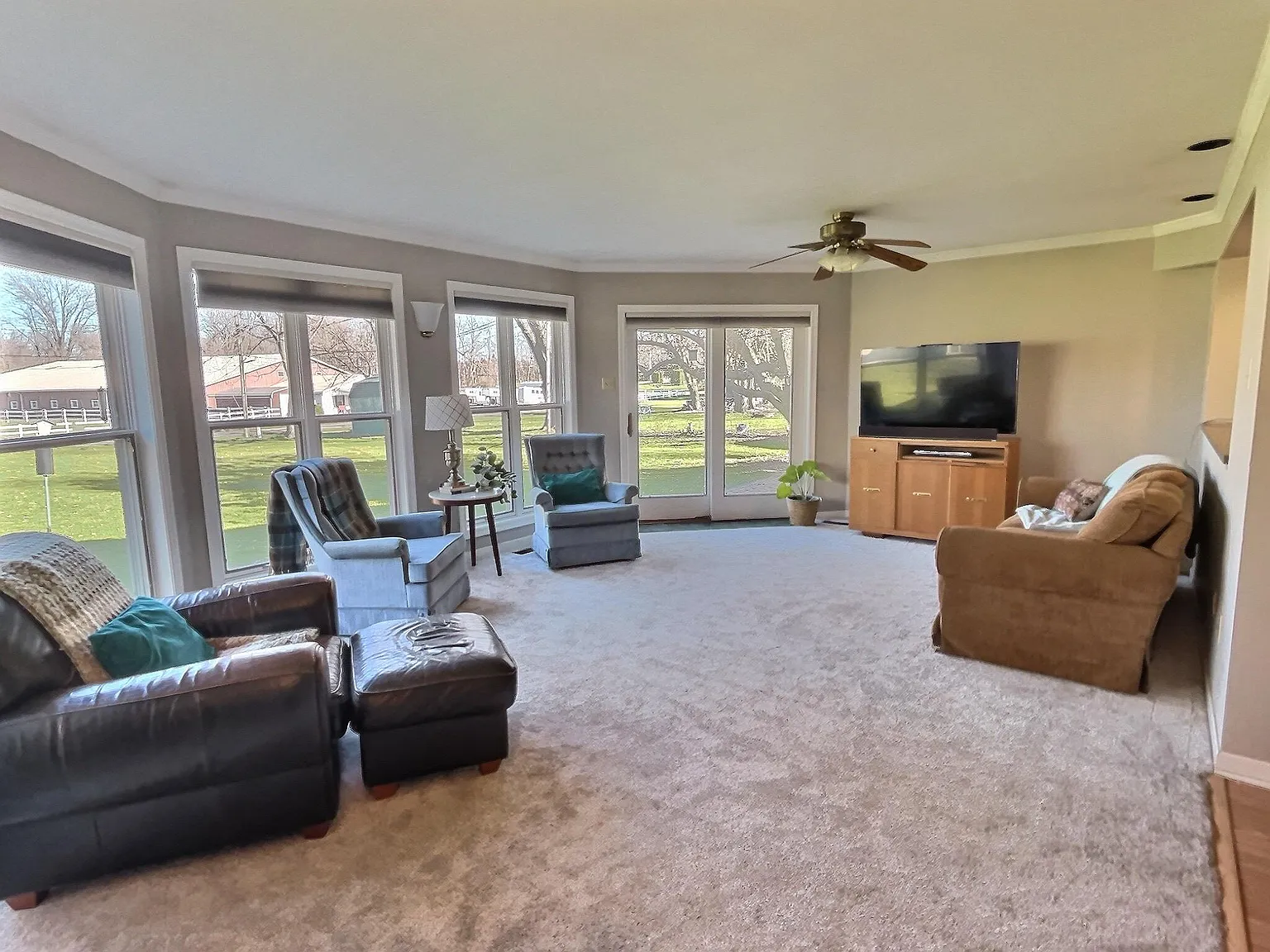 4 bed, 2.5 bath, 2647 sqft, $2,900 — Photo 3