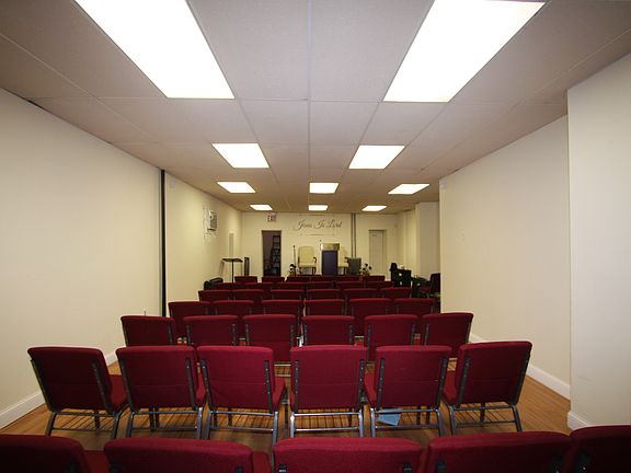 4th image of 415 Jersey St