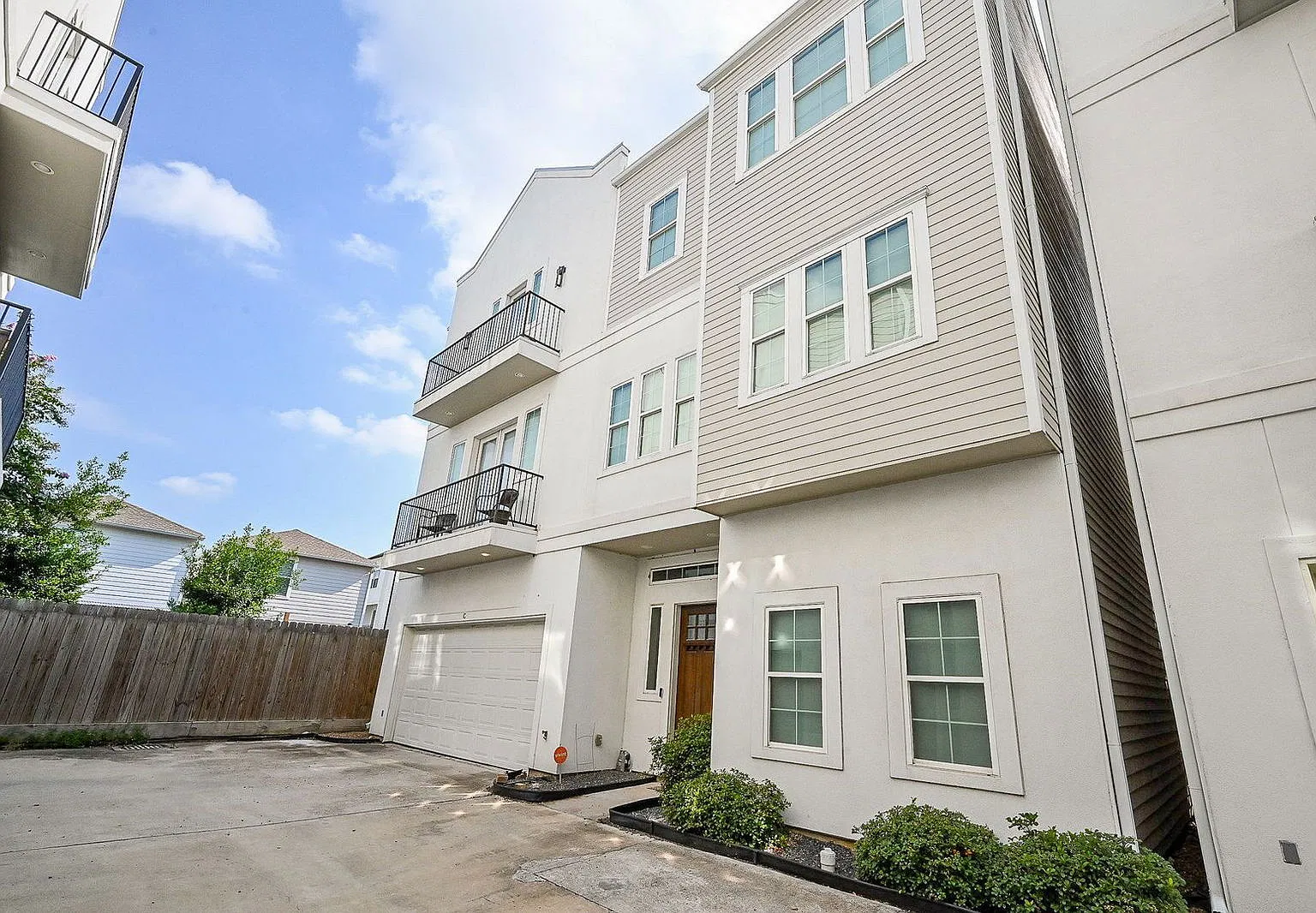 3 bed, 3.5 bath, 2427 sqft, $2,950 — Photo 1