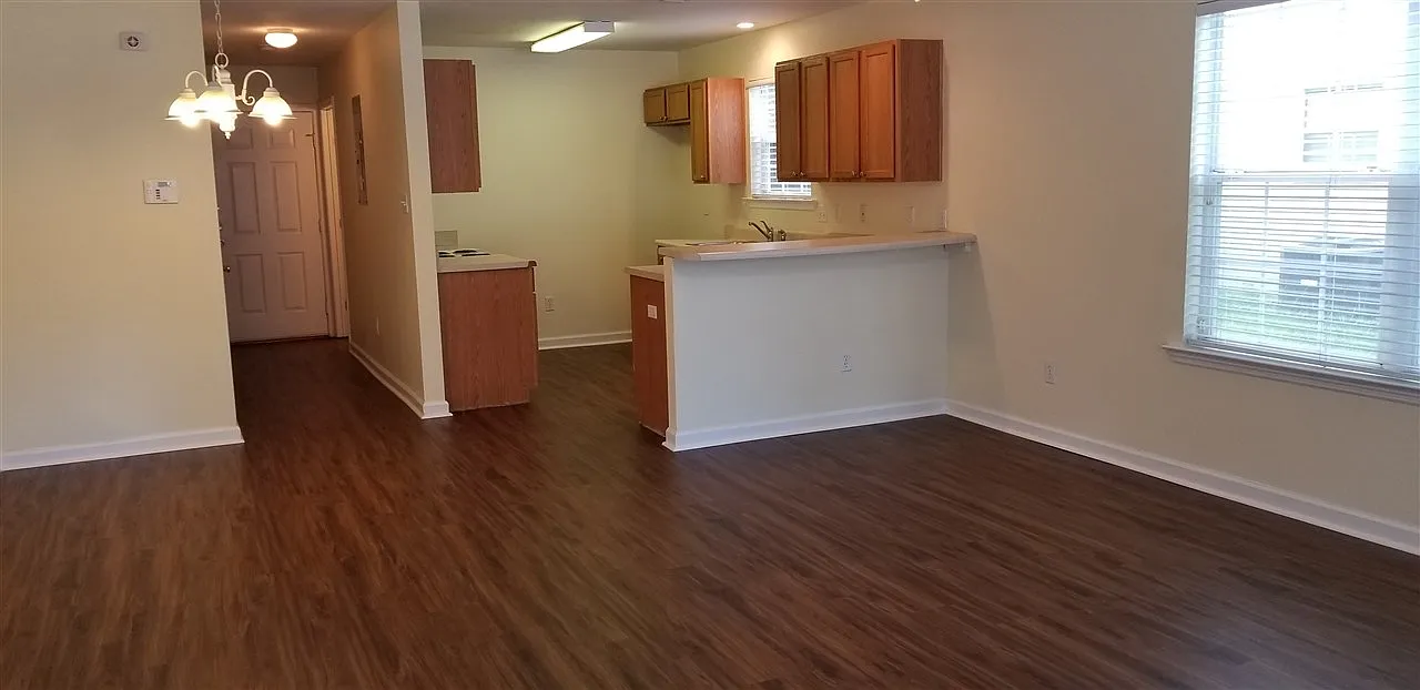 3 bed, 2.5 bath, 1296 sqft, $1,495 — Photo 4