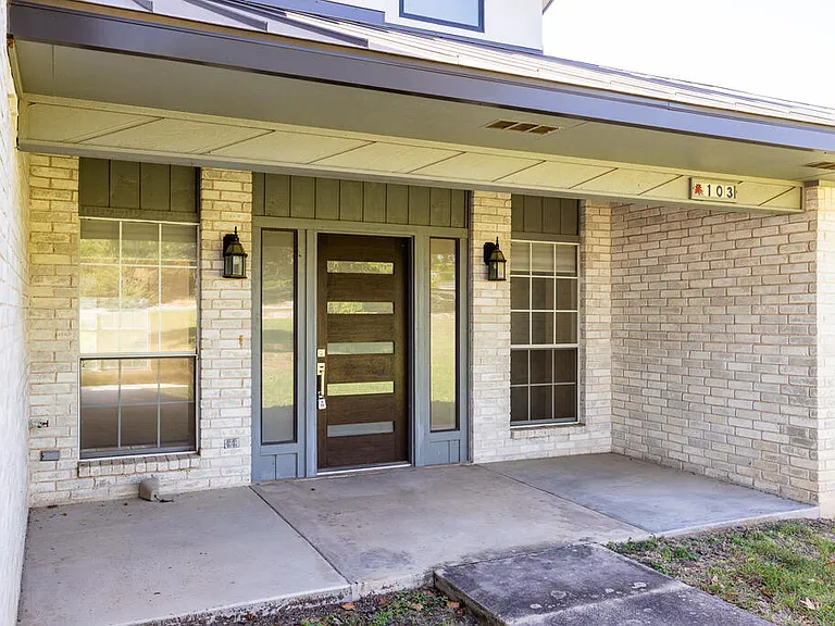 103 Crockett Dr — Photo 5