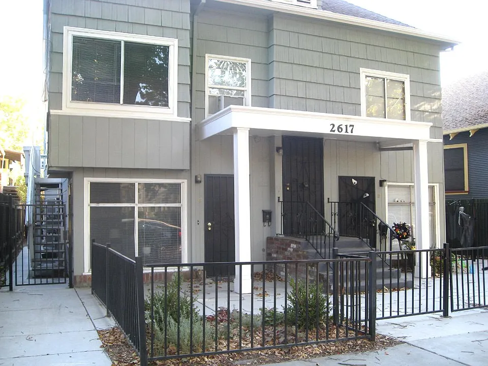2617 H St #C