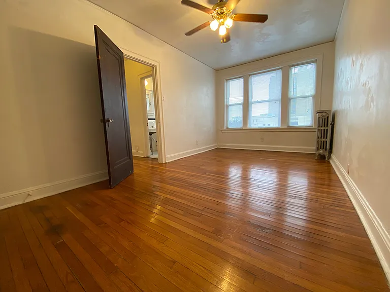 Centrally located with easy access to major employers, hospitals, universities, and downtown destinations. Enjoy cityscape views and the convenience of this utility furnished unit.
