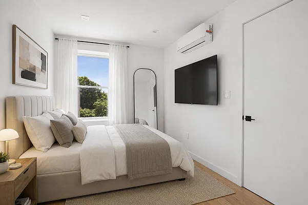 Bedroom, photo 1