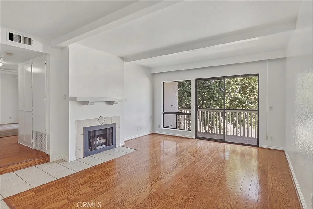 2 bed, 1037 sqft, $3,200 — Photo 4