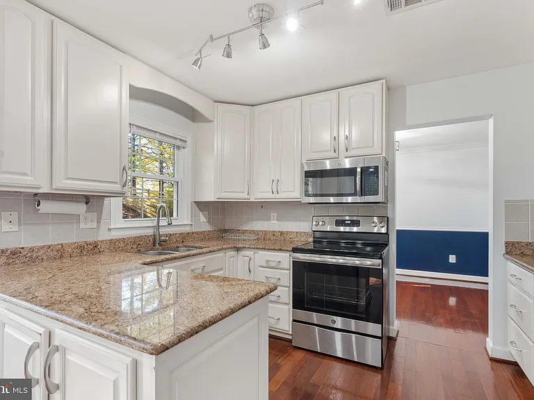 2621 John Milton Dr — Photo 10