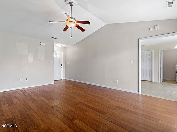 5th image of 302 Redemption Ct