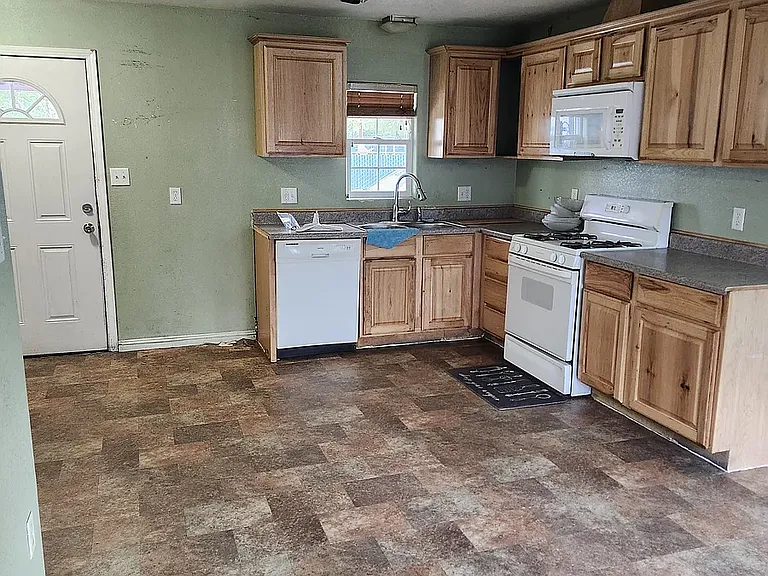 4192 Rewana Way — Photo 1