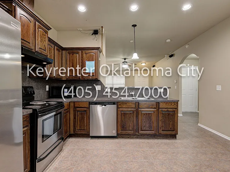 629 E Linden Ln — Photo 10