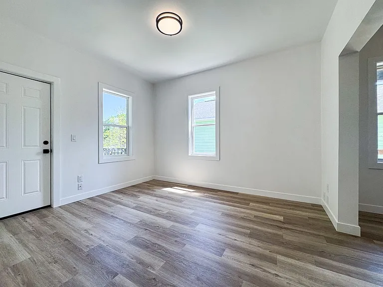1746 Chatham St — Photo 2