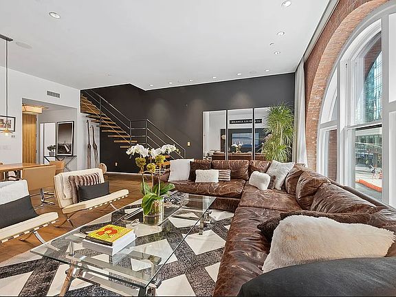 2nd image of 21 Astor Pl APT 2G