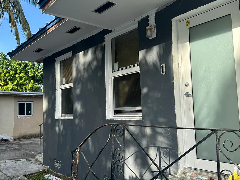 160 NW 45th St #S — Photo 1