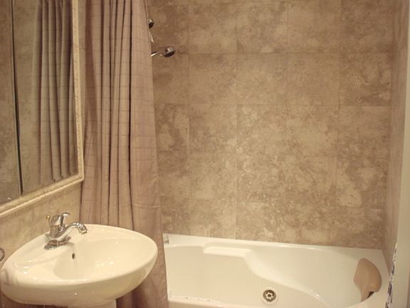 Marble Bath w/Jacuzzi