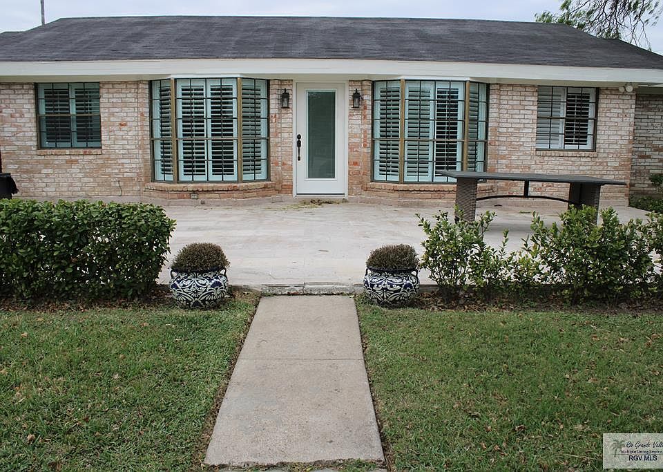 1st image of 28 Saint Andrews Ln