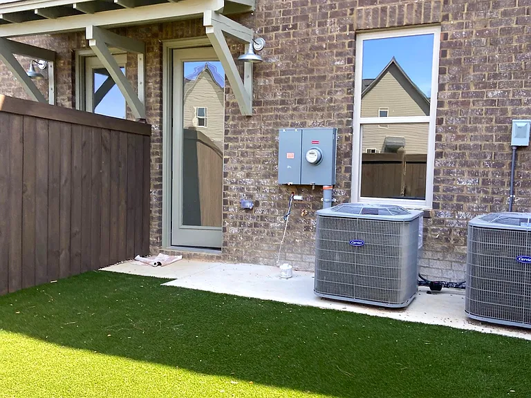 1694 Thatcham Ln — Photo 32