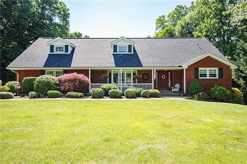 1st image of 821 Crestwood Dr