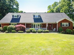 821 Crestwood Dr, Greensburg, PA