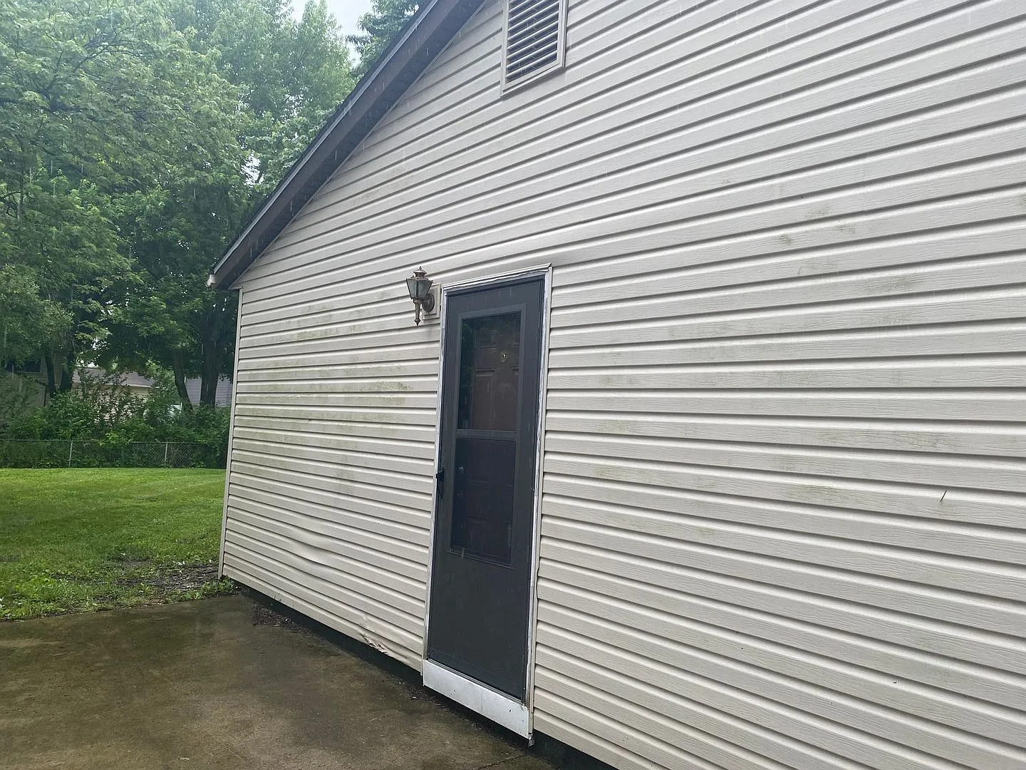 3 Bedroom 1 Bathroom Ranch House in East Columbus — Photo 3