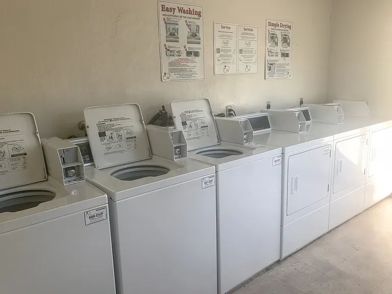 220 Berry Ct - Laundry Room