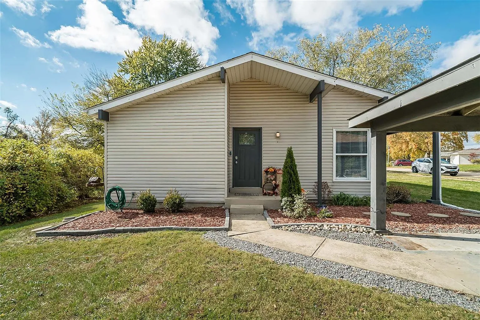 2492 Manthorne Ct photo 1