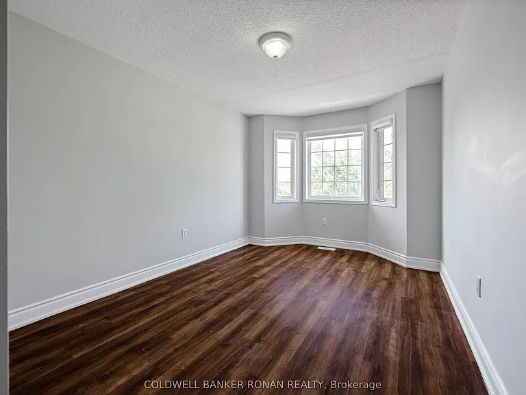 77 Montgomery Blvd — Photo 32