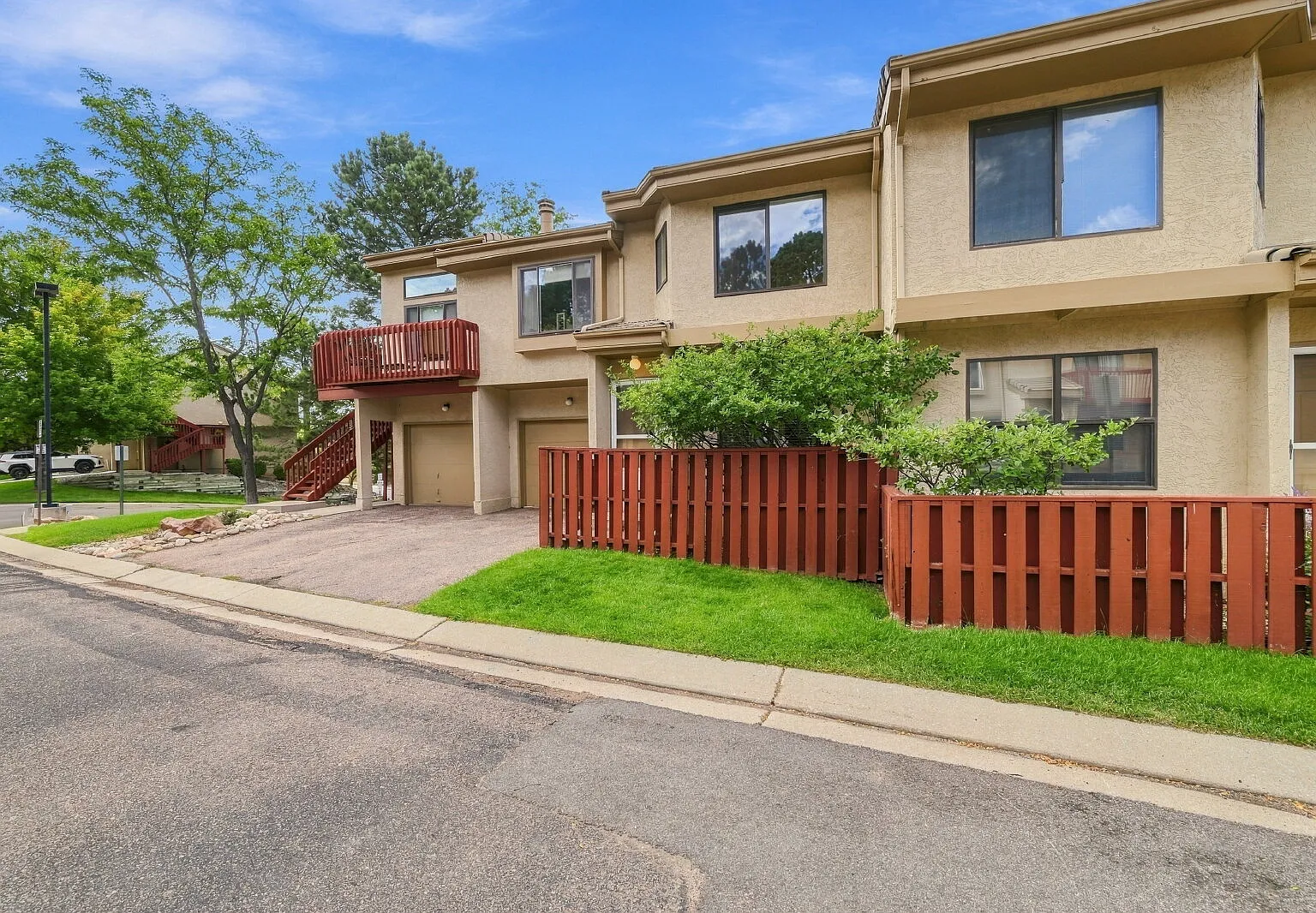 2 bed, 1.5 bath, 1170 sqft, $1,605 — Photo 3