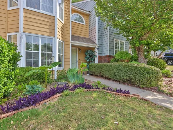 3223 Long Iron Dr, Lawrenceville, GA 30044