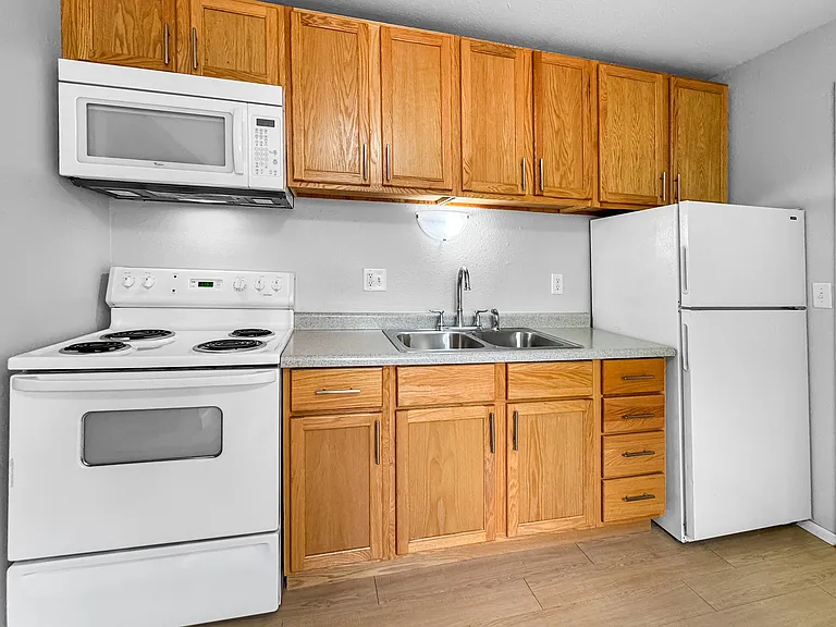515 Oxford St #1 — Photo 6
